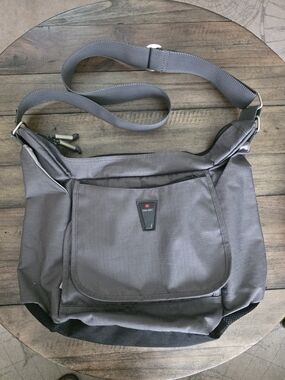 Delsey Paris Gray Messenger / Diaper Bag Travel Shoulder Bag Organizer  Carry-on